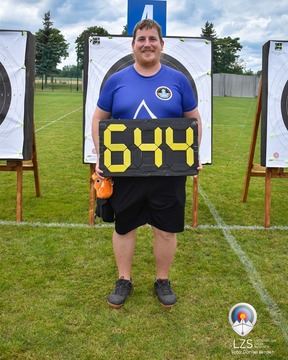 Nov svetovni rekord moške ekipe goli lok